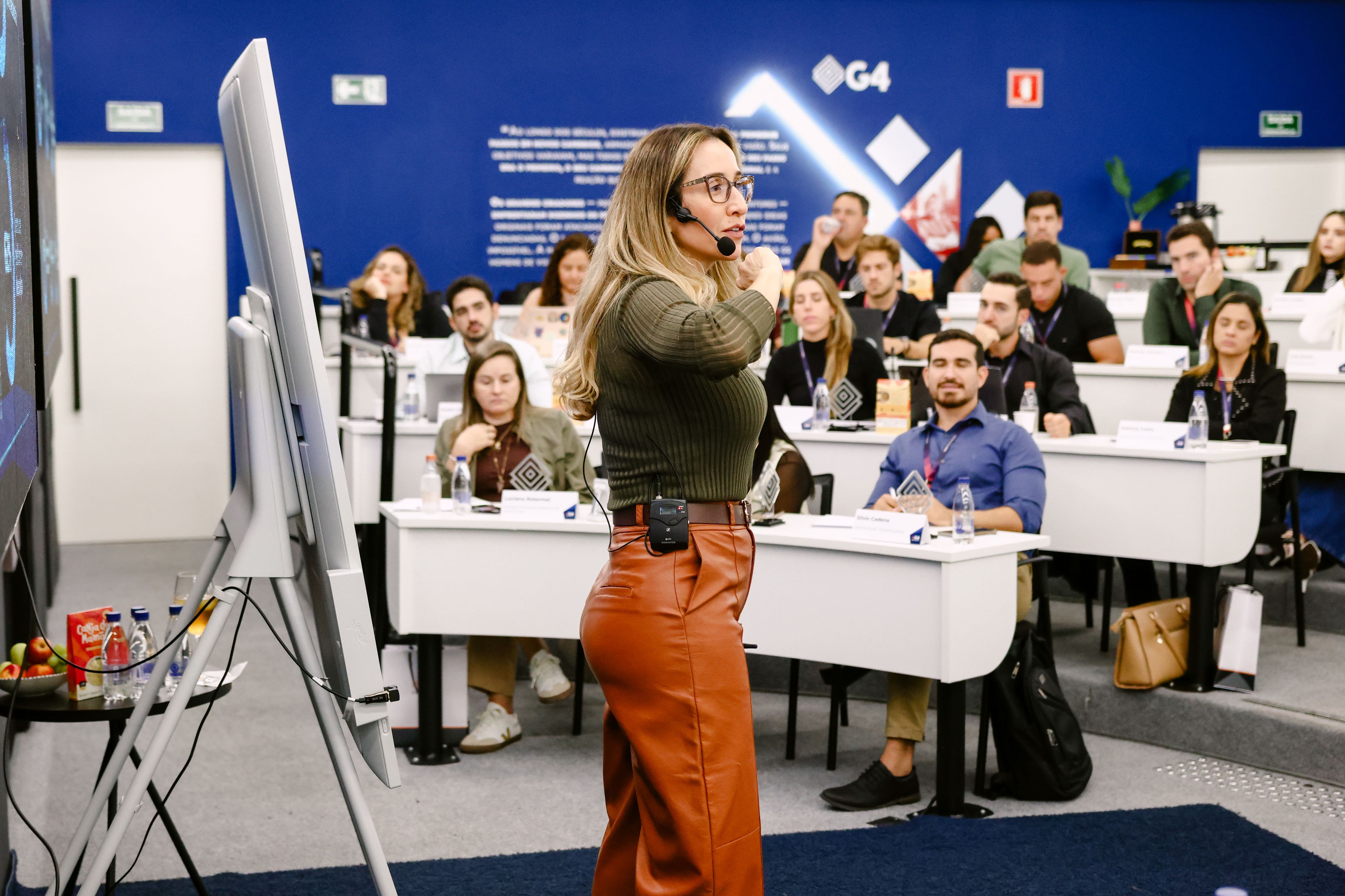 Paula G4 calça laranja